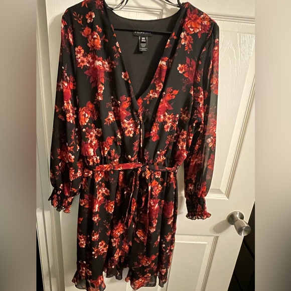 Dresses & Skirts - Stella & Julie Dress Black, Red, & White Size 18W